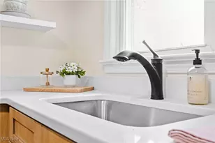 890 E 250th St, Euclid, OH 44132 - Photo 33