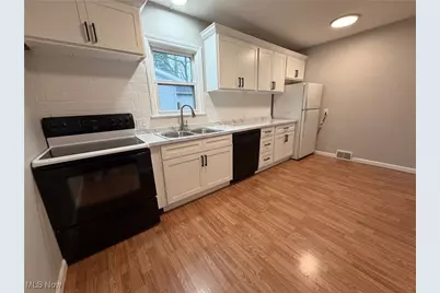 225 25th Street NW, Barberton, OH 44203 - Photo 3