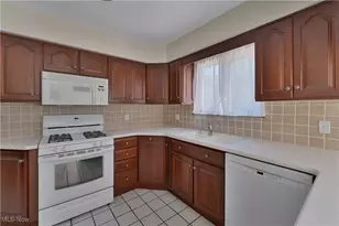 4185 Adeer Dr, Canfield, OH 44406 - Photo 3