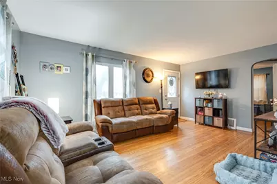 640 E Lake Avenue, Barberton, OH 44203 - Photo 7