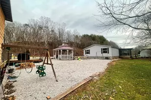 4362 Charleston Rd, Gandeeville, WV 25243 - Photo 21