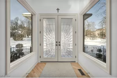 8709 Deer Creek Drive, Grandview Heights, OH 44147 - Photo 3