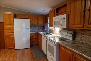 337 Pin Oak Cir, Elyria, OH 44035 - Photo 9