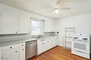 237 Orchard Hill Dr SW, North Canton, OH 44720 - Photo 5