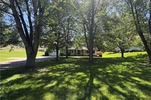 209 Maple Ave, St Clairsville, OH 43950 - Photo 3