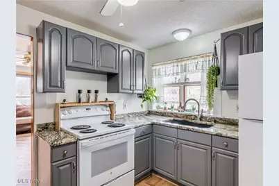 3889 Bradley Street, Mogadore, OH 44260 - Photo 9