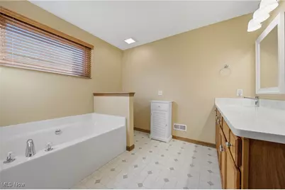 2132 Summerchase Road NE, Canton, OH 44721 - Photo 25