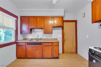 917 Helmsdale Road #2/UP, Cleveland Heights, OH 44112 - Photo 13