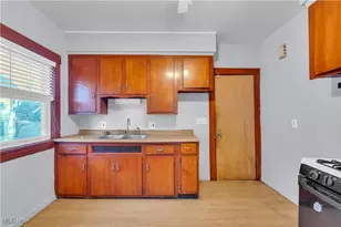 917 Helmsdale Rd, Cleveland Heights, OH 44112 - Photo 13