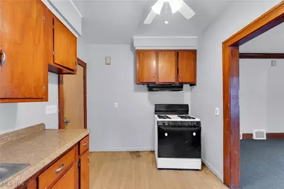 917 Helmsdale Road #2/UP, Cleveland Heights, OH 44112 - Photo 15