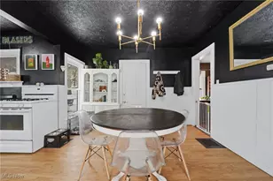 234 N Hambden St, Chardon, OH 44024 - Photo 9