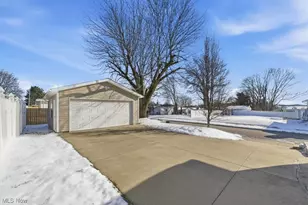 1863 Harding Ave, Akron, OH 44312 - Photo 31