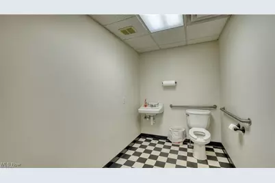 918 Woodlawn Avenue, Cambridge, OH 43725 - Photo 15