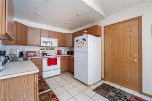 3921/3923 Huntmere Ave, Youngstown, OH 44515 - Photo 15