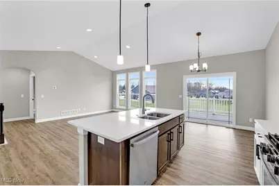 482 Meadow Trail SW, Hartville, OH 44632 - Photo 3