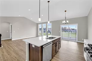 482 Mdw Trl SW, Hartville, OH 44632 - Photo 3