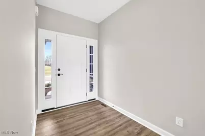 482 Meadow Trail SW, Hartville, OH 44632 - Photo 9