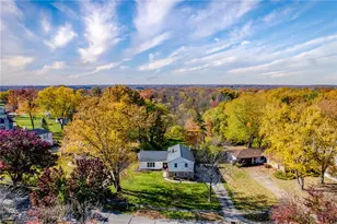 830 S Parkview Dr, Aurora, OH 44202 - Photo 3