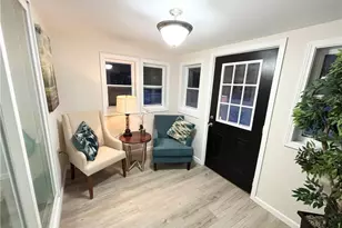 2373 N Taylor Rd, Cleveland Heights, OH 44112 - Photo 11