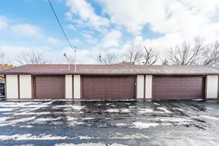 852 Pearson Cir, Youngstown, OH 44512 - Photo 3