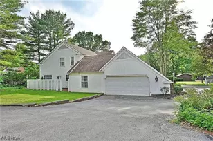 4389 Devonshire Dr, Youngstown, OH 44512 - Photo 3