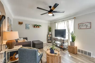 5381 Robinhood Drive, Willoughby, OH 44094 - Photo 9