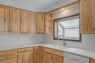 140 Fairview Ave, Wadsworth, OH 44281 - Photo 9