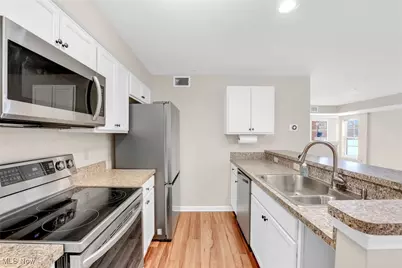 23002 Chandlers Lane #223, Olmsted Falls, OH 44138 - Photo 9