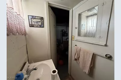 883 Caledonia Avenue, Cleveland Heights, OH 44112 - Photo 13