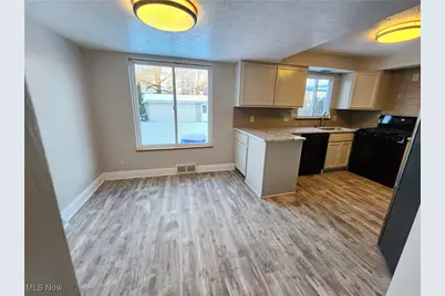 2452 Bromley Road, University Heights, OH 44118 - Photo 9