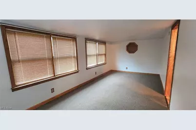 9090 Radcliffe Road, Adamsville, OH 43802 - Photo 3