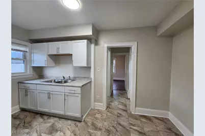 529 E Cuyahoga Falls Avenue #3, Akron, OH 44310 - Photo 3