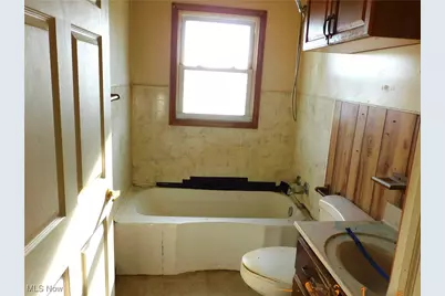 352 S Ridge Road E, Conneaut, OH 44030 - Photo 11