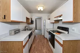 3376 Hunter Pkwy, Cuyahoga Falls, OH 44223 - Photo 11