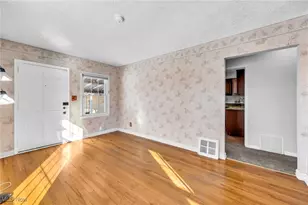 1595 Evergreen Ave, Akron, OH 44301 - Photo 5