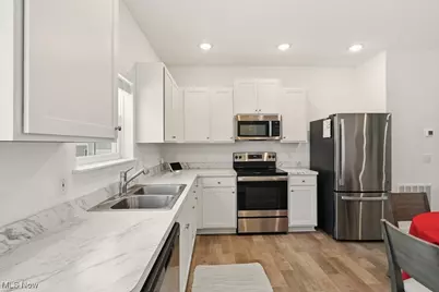 677 Crossings Lane, Akron, OH 44320 - Photo 9