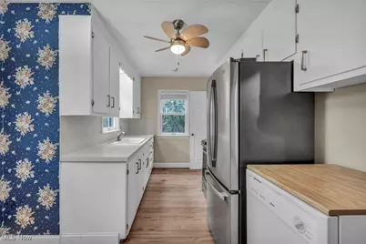 242 N Hawkins Avenue, Akron, OH 44313 - Photo 3