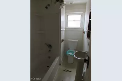 31 Mc Naughton Street, Akron, OH 44305 - Photo 11