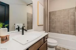 827 Colesbourne Circle, Uniontown, OH 44685 - Photo 27