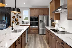 827 Colesbourne Circle, Uniontown, OH 44685 - Photo 15