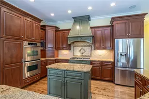 4025 Meadowvale Ct, Akron, OH 44333 - Photo 15