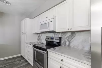 27 Landings Way, Avon Lake, OH 44012 - Photo 5