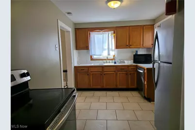 1425 Crescent Road SW, Canton, OH 44710 - Photo 3