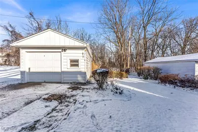 12521 Park Knoll Drive, Garfield Heights, OH 44125 - Photo 25