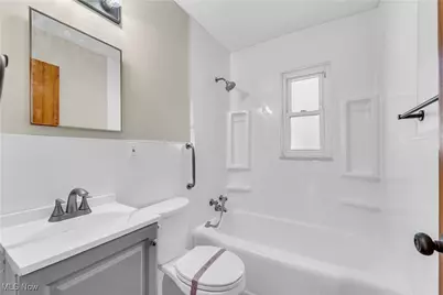 12521 Park Knoll Drive, Garfield Heights, OH 44125 - Photo 17