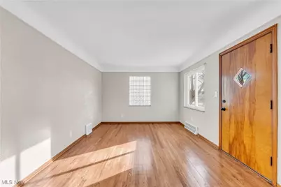 12521 Park Knoll Drive, Garfield Heights, OH 44125 - Photo 3