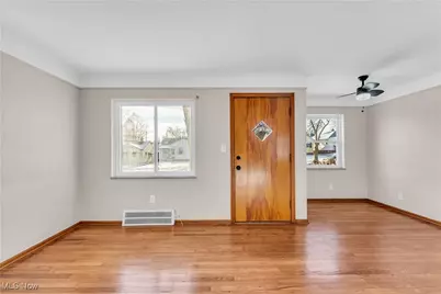 12521 Park Knoll Drive, Garfield Heights, OH 44125 - Photo 5