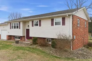 9 Oakbrook Ln, Mineral Wells, WV 26150 - Photo 3
