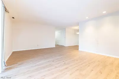2112 Acacia Park Drive #209, Lyndhurst, OH 44124 - Photo 5