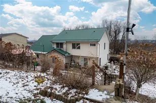 828 Green Dr, Coshocton, OH 43812 - Photo 5